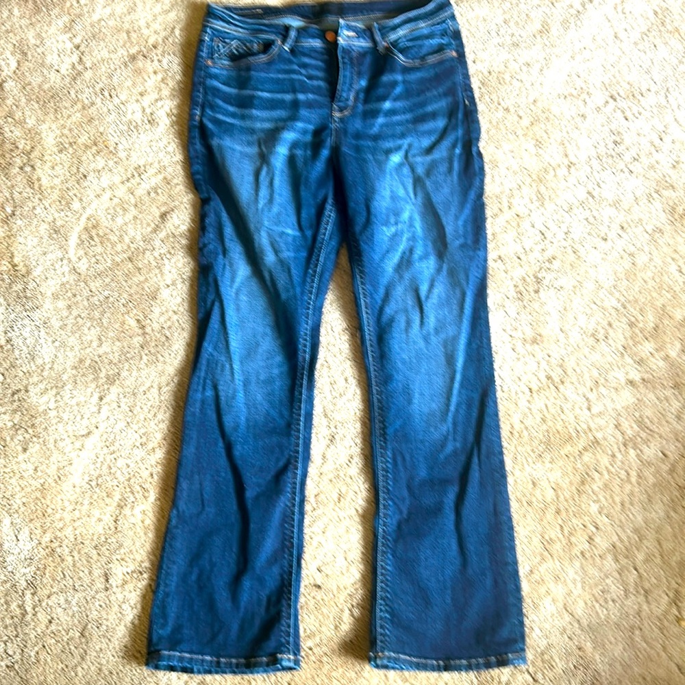 Buckle Black Curvy 34x32 women’s Jeans. Bootcut
